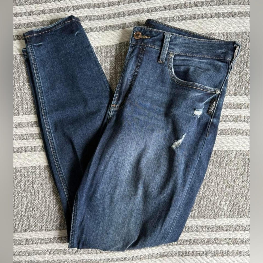 SILVER // AVERY CURVY FIT SKINNY JEANS